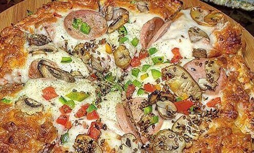 پیتزا با سوسیس بلغاری